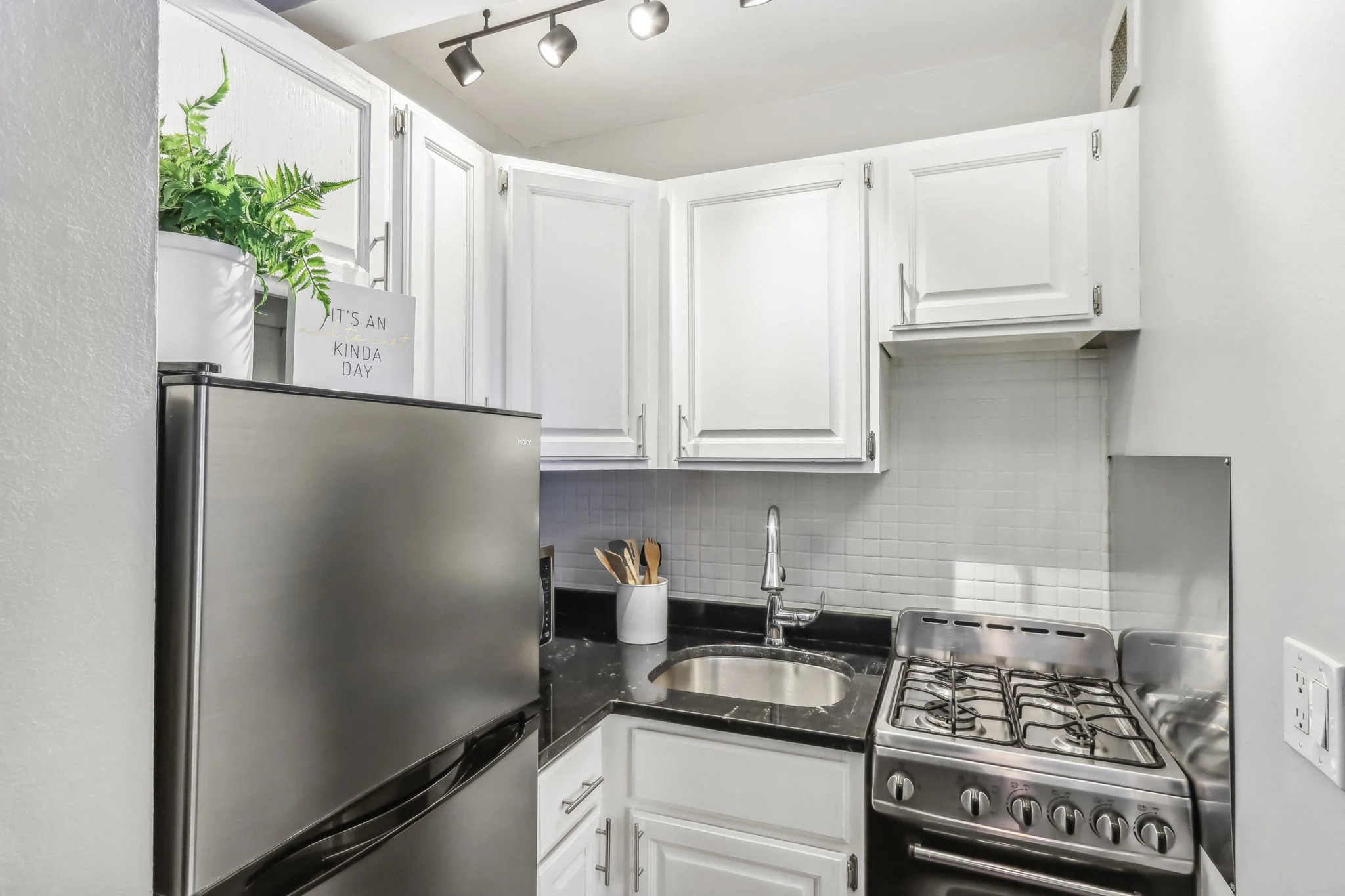 Efficient fully equipped kitchen at The Oliver on LaSalle