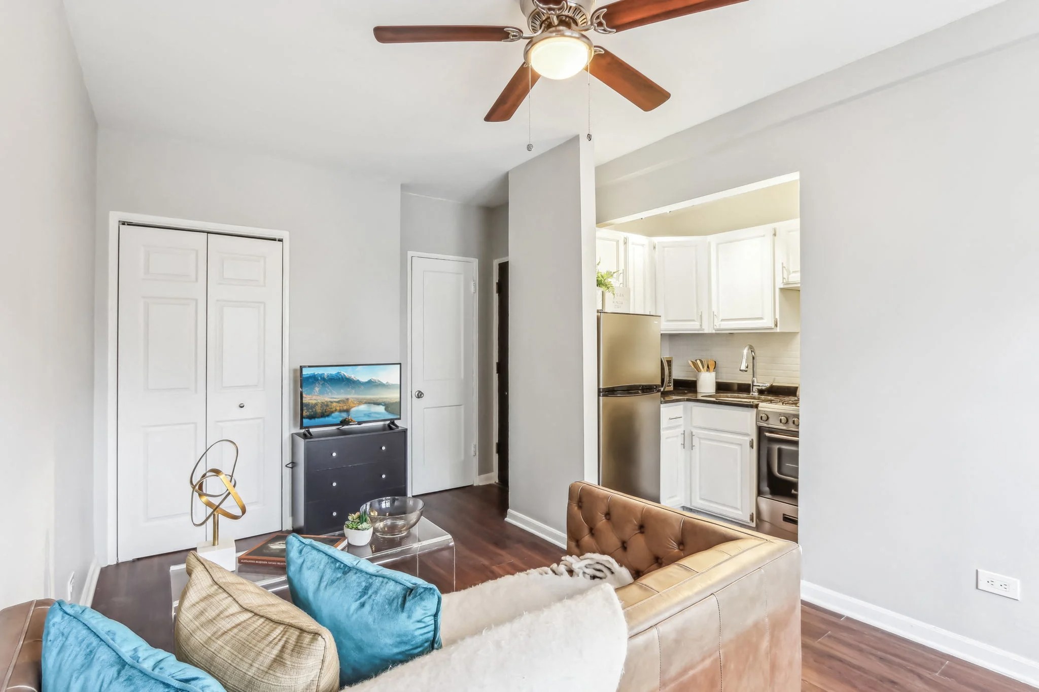 Stylish and classic studio apartment at The Oliver on LaSalle