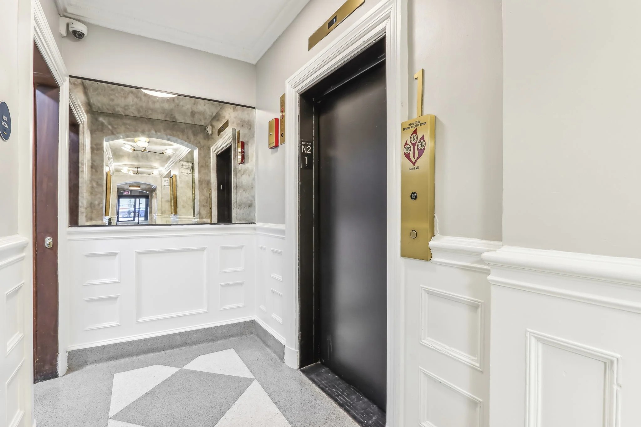 The Oliver on LaSalle elevator