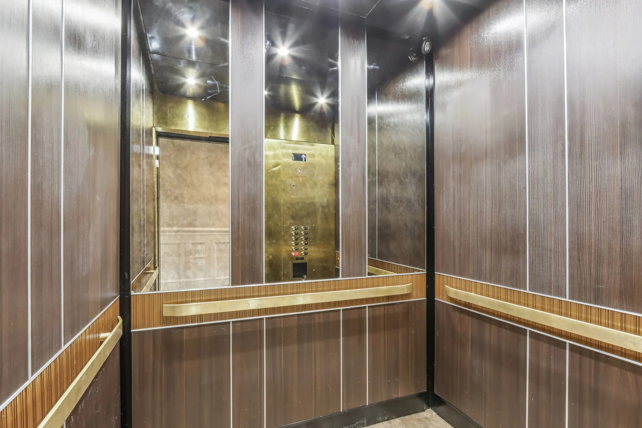 The Oliver on LaSalle elevator interior